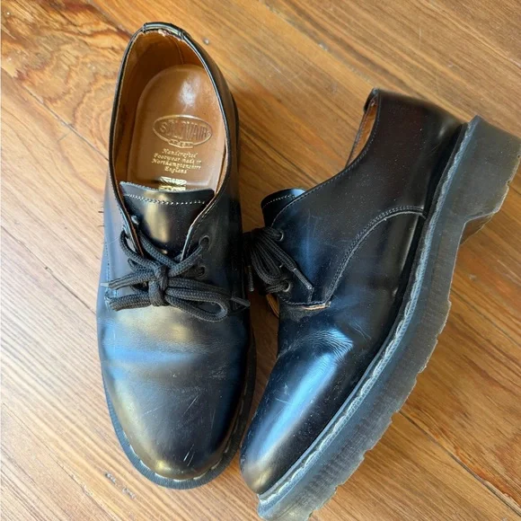 Solovair Black Hi Shine Gibson Shoe UK 5 women’s. 7.5 or 7.5-8 Made in England - Picture 2 of 6